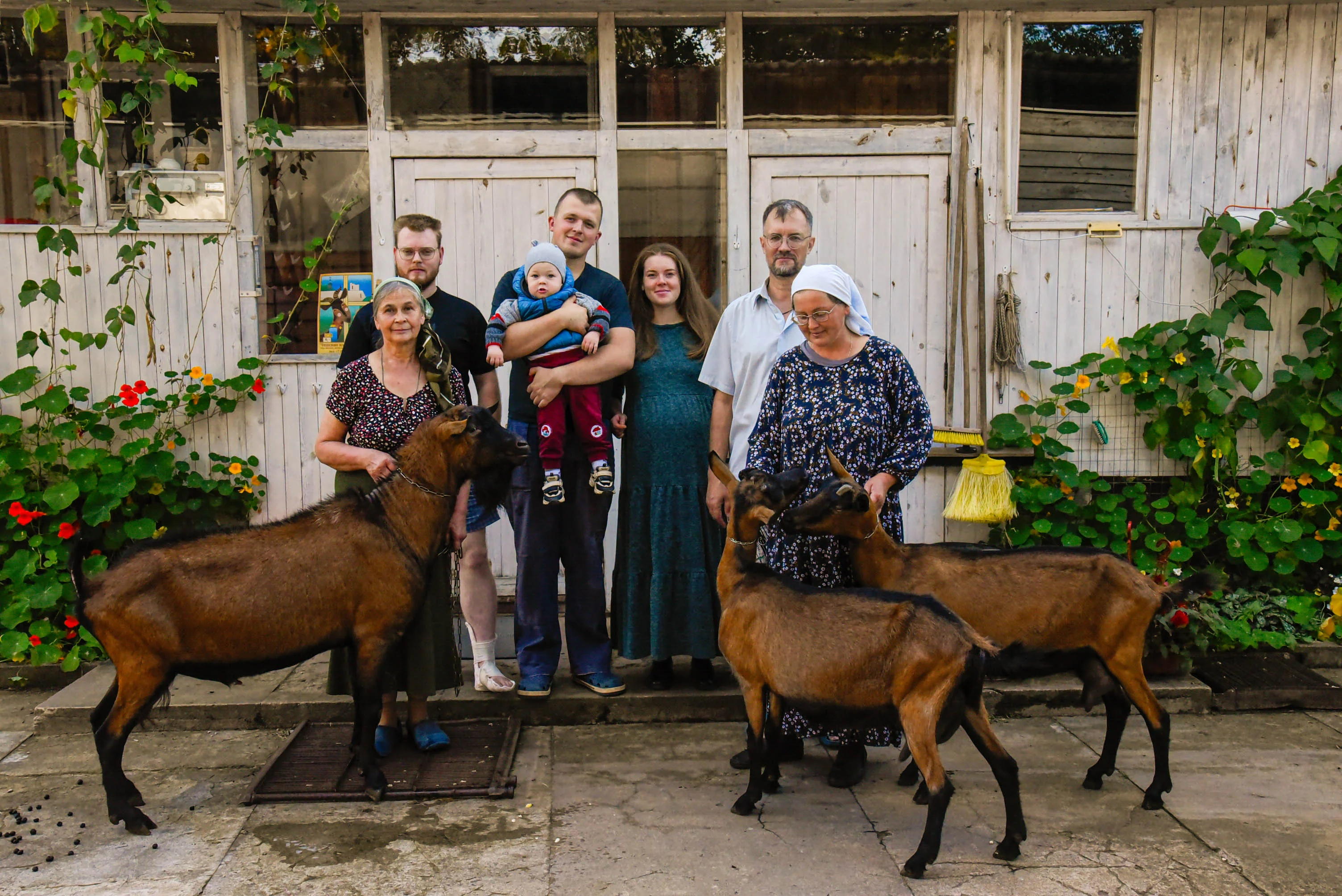 Семейное фото владельцев фермы